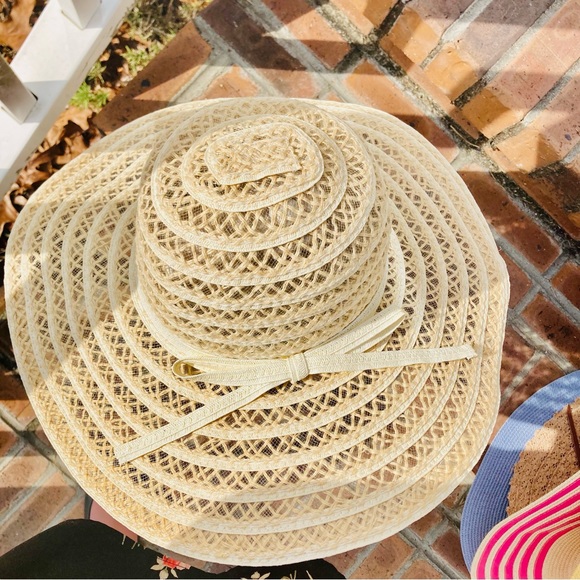 NWOT BEVER WORN GORGEOUS CREAM WIDE BRIM SUMMER SUN HAT - Picture 4 of 5